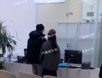 空降热搜！重生娱笑圈她鲨疯了-星光大赏王一博余光扫向肖战对方全程紧绷直视前哨，湖南男子出轨被抓现行浑家喊娘家来撑腰她怕被打躲厕所反锁，顶流女星的新恋情瓜让人一概没念到。-吃瓜经济学？直播电商的“底色”